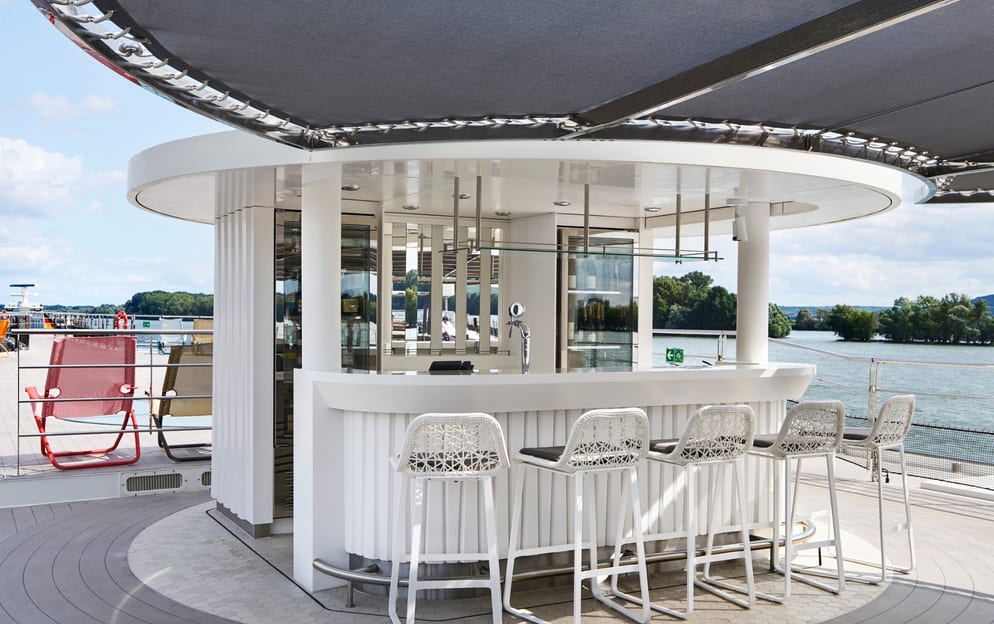 Uniworld SS Victoria - Vista Bar.jpg